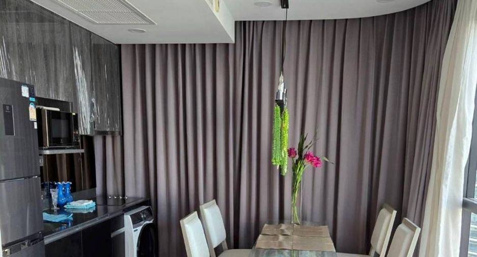 For rent 2 bedrooms condo in Bang Rak, Bangkok