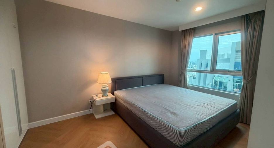 For rent 2 bedrooms condo in Huai Khwang, Bangkok