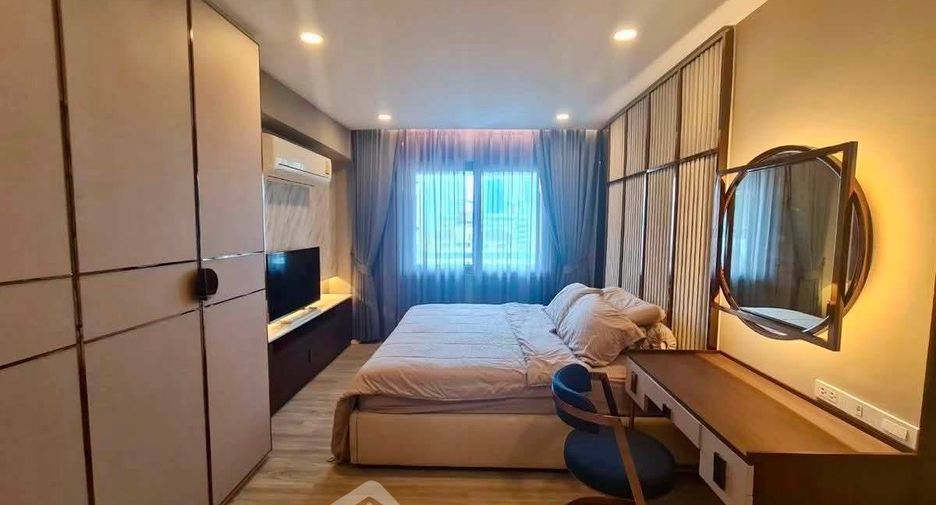 For rent 3 bedrooms condo in Watthana, Bangkok