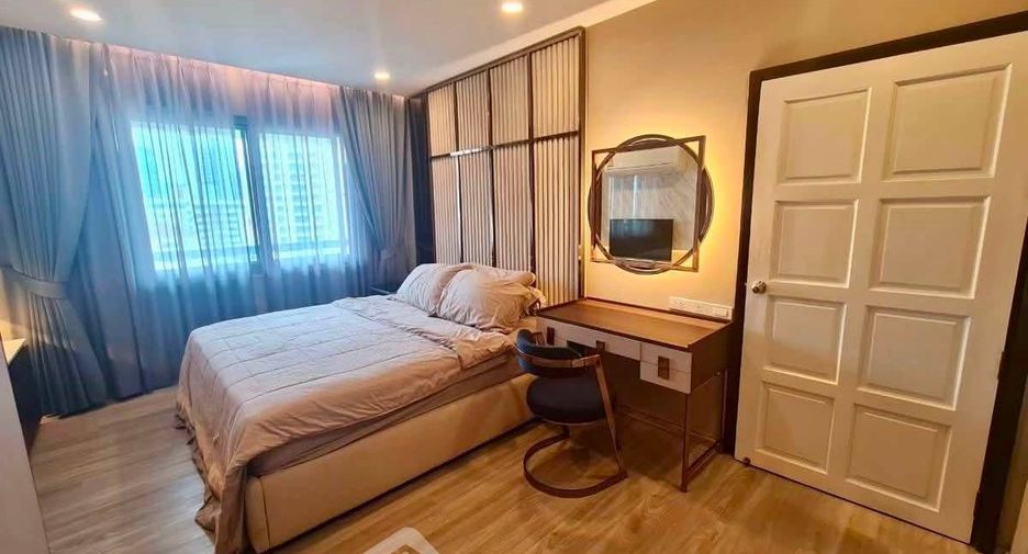 For rent 3 bedrooms condo in Watthana, Bangkok