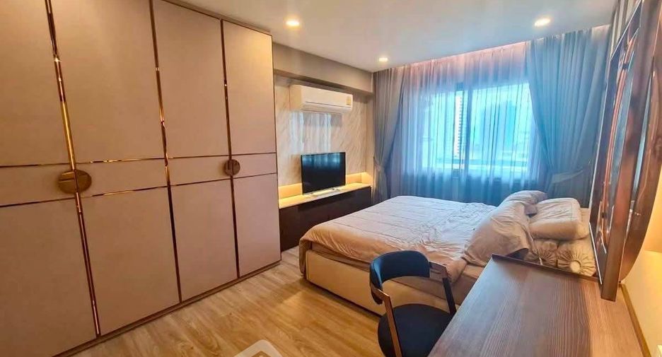For rent 3 bedrooms condo in Watthana, Bangkok