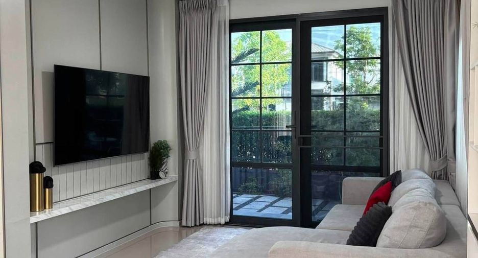 For rent 3 bedrooms townhouse in Sai Mai, Bangkok