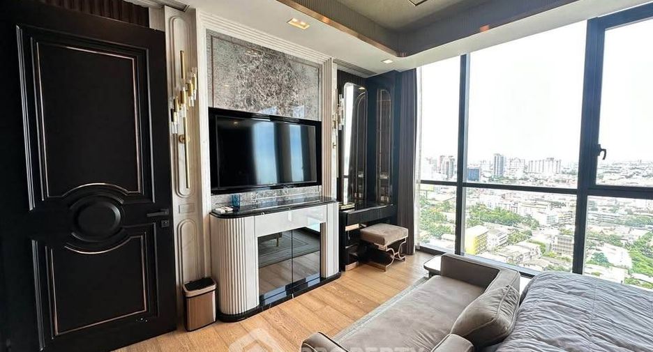 For rent 2 bedrooms condo in Watthana, Bangkok