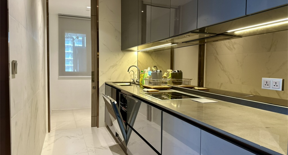 For sale 2 bedrooms condo in Khlong Toei, Bangkok