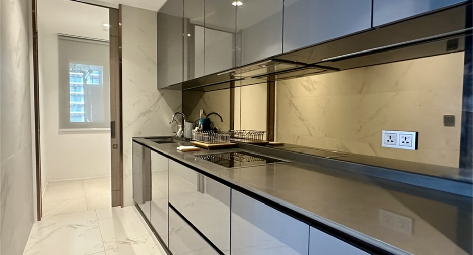 For sale 2 bedrooms condo in Khlong Toei, Bangkok