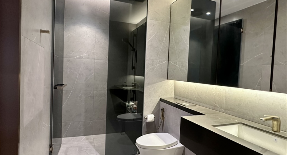 For rent 2 bedrooms condo in Khlong Toei, Bangkok