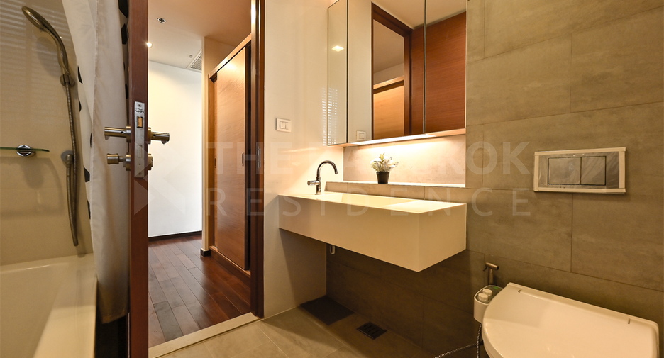 For rent 2 bedrooms condo in Khlong Toei, Bangkok