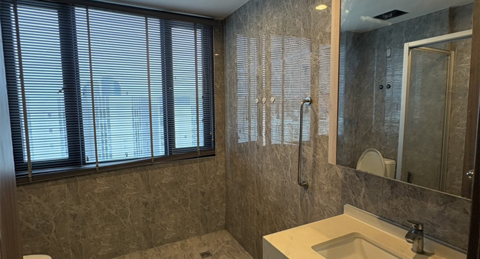 Wohnung zur Miete mit 2 Zimmer in Huai Khwang, Bangkok
