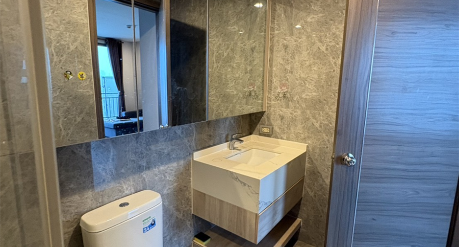Wohnung zur Miete mit 2 Zimmer in Huai Khwang, Bangkok