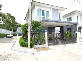 Casa en alquiler de 3 habitaciones en Bang Lamung, Chonburi