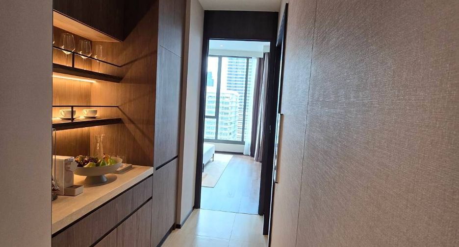 For rent 2 bedrooms condo in Watthana, Bangkok