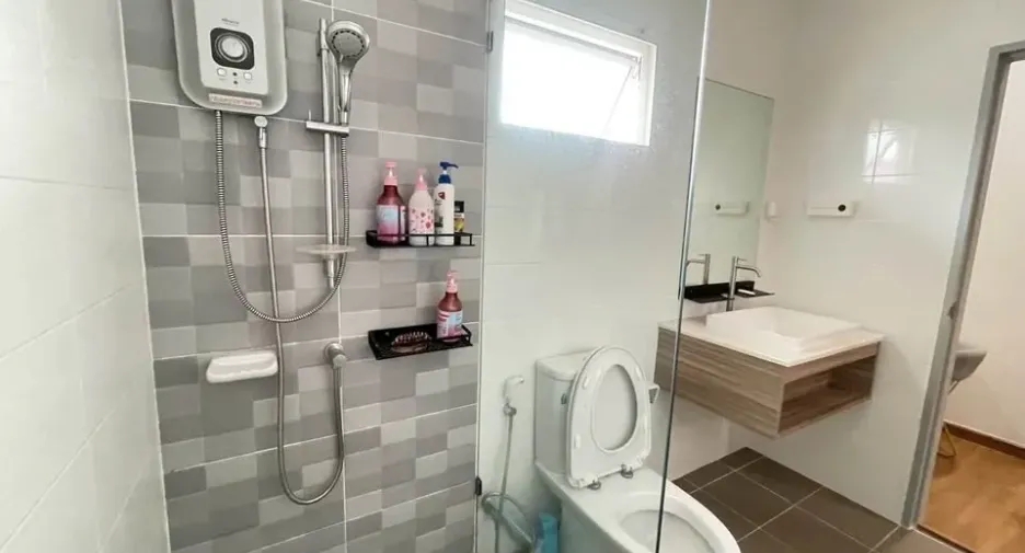 For rent 4 bedrooms house in Mueang Phuket, Phuket