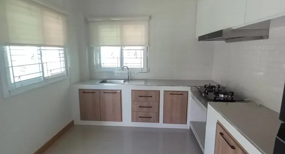 For rent 3 ベッドルーム house in Saraphi, Chiang Mai