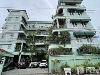 À vendre 10 chambres local commercial à Bang Kapi, Bangkok