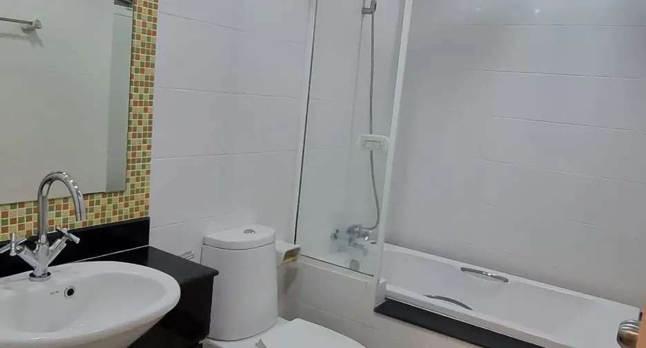 À vendre 2 chambres condo à Phra Khanong, Bangkok