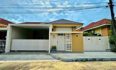 For rent 3 bedrooms townhouse in Mueang Phuket, Phuket