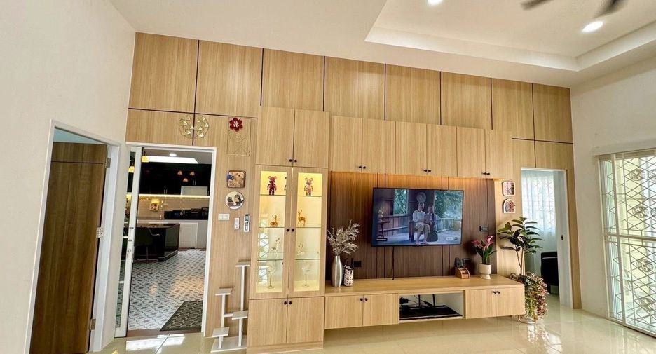 For rent 3 bedrooms townhouse in Mueang Phuket, Phuket