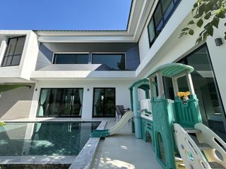 For rent 4 bedrooms villa in Mueang Phuket, Phuket