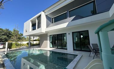 For rent 4 bedrooms villa in Mueang Phuket, Phuket