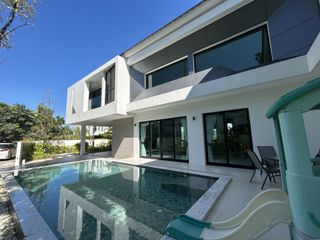 For rent 4 bedrooms villa in Mueang Phuket, Phuket
