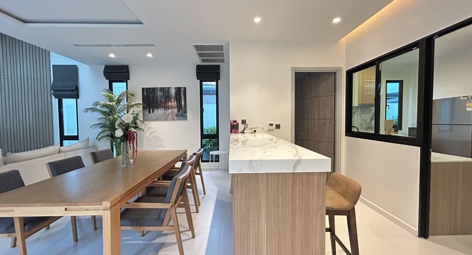 For rent 4 bedrooms villa in Mueang Phuket, Phuket