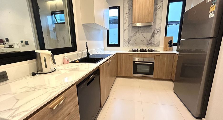 For rent 4 bedrooms villa in Mueang Phuket, Phuket