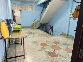 Casa adosada en venta y en alquiler de 3 habitaciones en Prawet, Bangkok