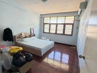 Casa adosada en venta y en alquiler de 3 habitaciones en Prawet, Bangkok