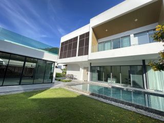 For rent 4 bedrooms villa in Mueang Phuket, Phuket