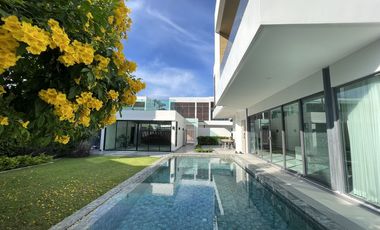 For rent 4 bedrooms villa in Mueang Phuket, Phuket
