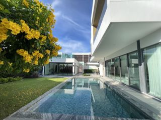 For rent 4 bedrooms villa in Mueang Phuket, Phuket