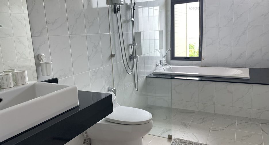 For rent 4 bedrooms villa in Mueang Phuket, Phuket