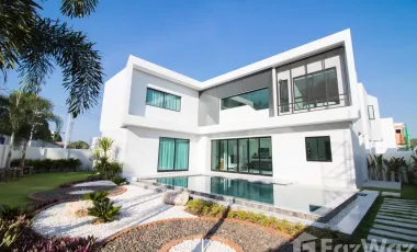 For rent 4 bedrooms villa in Mueang Phuket, Phuket