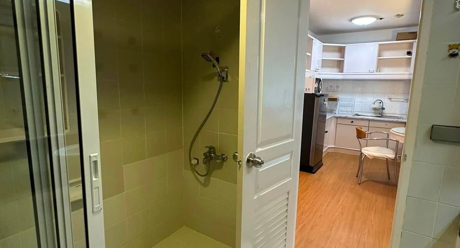For rent studio condo in Huai Khwang, Bangkok