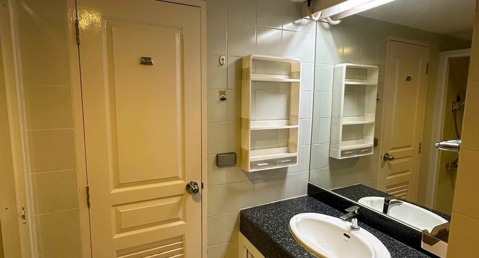 For rent studio condo in Huai Khwang, Bangkok