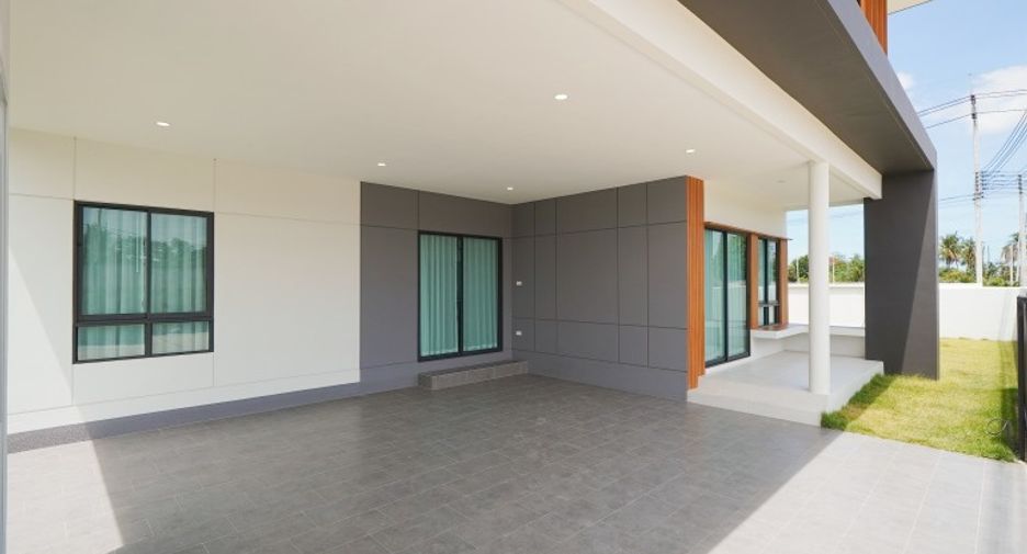 For sale 4 bedrooms house in Bang Lamung, Chonburi