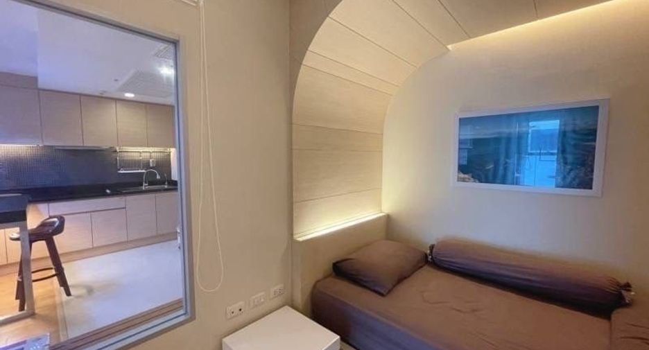 For rent 2 bedrooms condo in Bang Rak, Bangkok
