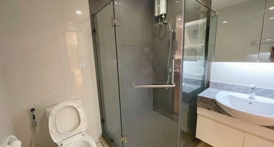For rent 2 bedrooms condo in Bang Rak, Bangkok