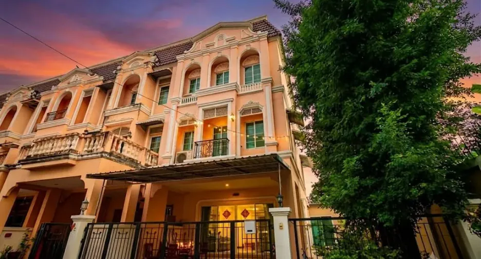 For rent 4 bedrooms house in Phasi Charoen, Bangkok