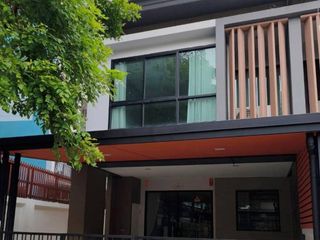 Casa adosada en venta de 3 habitaciones en Prawet, Bangkok