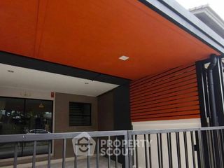 Casa adosada en venta de 3 habitaciones en Prawet, Bangkok