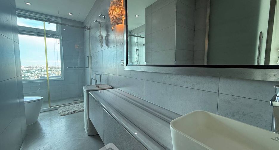 For sale 2 bedrooms condo in Khlong Toei, Bangkok