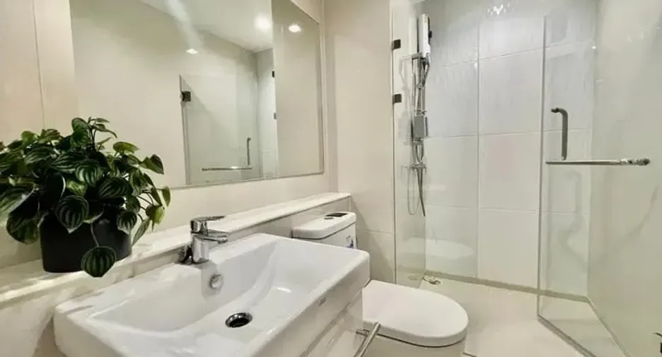 À louer et à vendre 2 chambres condo à Pathum Wan, Bangkok