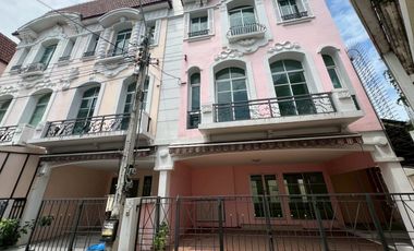 Casa adosada en venta de 4 habitaciones en Chatuchak, Bangkok