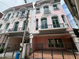 Casa adosada en venta de 4 habitaciones en Chatuchak, Bangkok