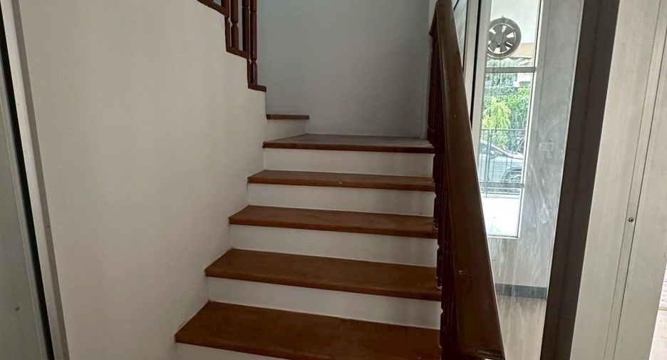 Casa adosada en venta de 3 habitaciones en Chatuchak, Bangkok