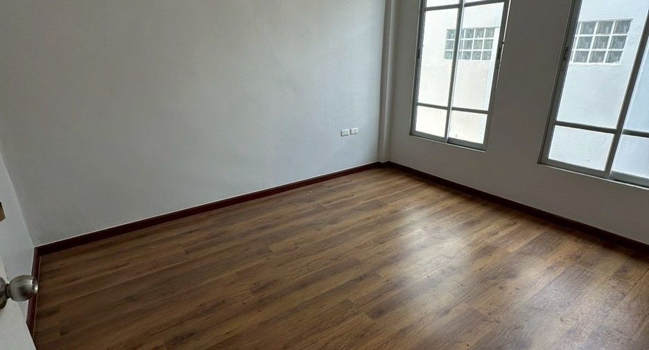 Casa adosada en venta de 3 habitaciones en Chatuchak, Bangkok