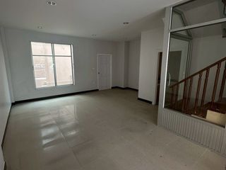 Casa adosada en venta de 3 habitaciones en Chatuchak, Bangkok