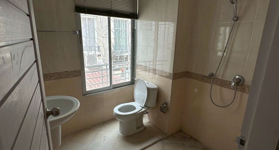Casa adosada en venta de 3 habitaciones en Chatuchak, Bangkok