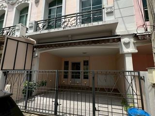 Casa adosada en venta de 3 habitaciones en Chatuchak, Bangkok